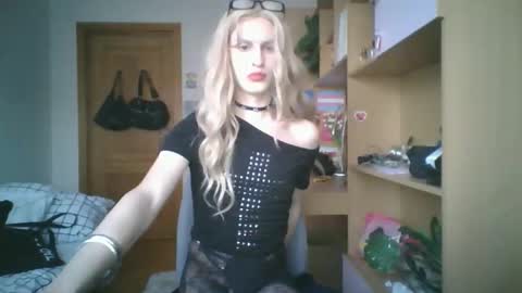 Snapshot of ranya_may chatting on March 2026 03:50:01 PM Ranya online show from March 2026 03:50:01 PM