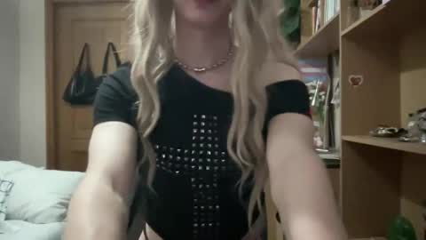 Snapshot of ranya_may chatting on April 2026 05:20:02 PM Ranya online show from April 2026 05:20:02 PM