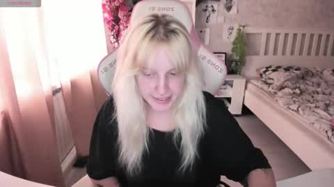 Snapshot of rapunzel_cute chatting on September 2025 01:22:02 PM Rapunzel online show from September 2025 01:22:02 PM