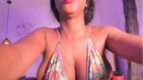 Raquel online show from November 2025 09:25:01 PM