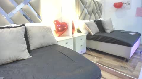 Raquel Moore  online show from February 2026 12:16:01 PM