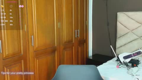 Raquel online show from September 2025 07:47:02 PM