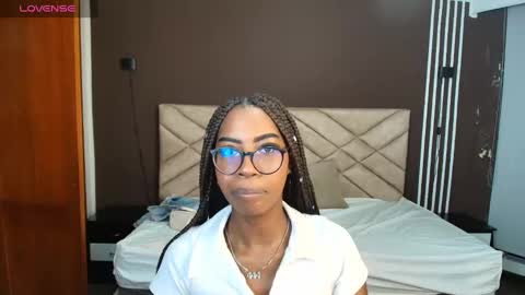 Raquel online show from September 2025 07:30:02 PM