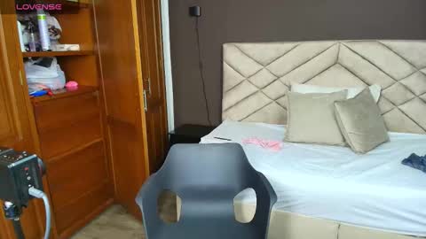 Raquel online show from October 2025 11:44:01 AM