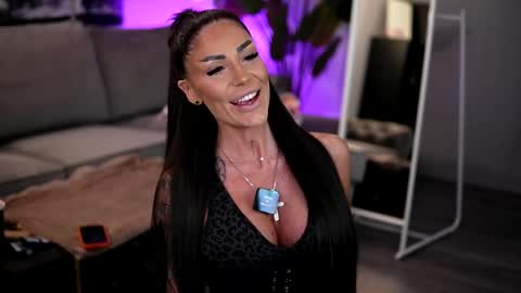 Raquelle online show from April 2026 08:21:02 AM