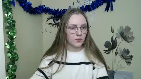 raspberry0101 online show from December 2024 01:43:02 PM