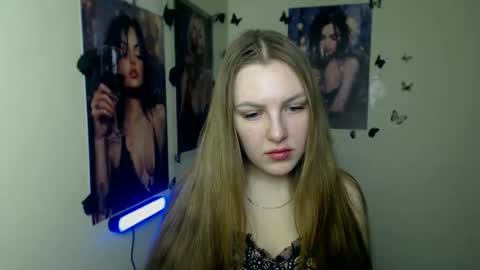 raspberry0101 online show from November 2025 01:43:01 PM