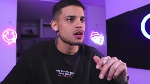 Snapshot of rausch77 chatting on January 2025 05:40:02 AM rausch77 online show from January 2025 05:40:02 AM