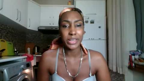 Snapshot of ravenbby chatting on April 2026 08:44:02 PM ravenbby online show from April 2026 08:44:02 PM