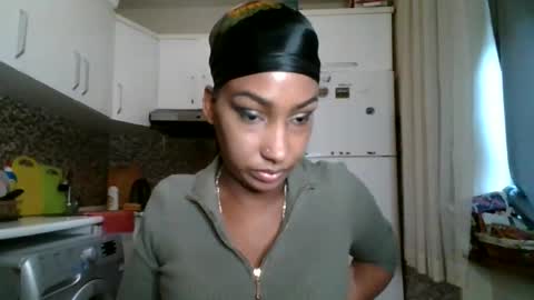 Snapshot of ravenbby chatting on May 2026 06:31:02 AM ravenbby online show from May 2026 06:31:02 AM