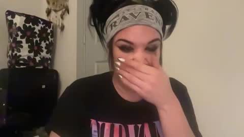Snapshot of ravenrayyy chatting on April 2026 04:59:01 AM Raven Ray online show from April 2026 04:59:01 AM