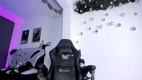 Raven Witch online show from December 2025 10:18:02 PM