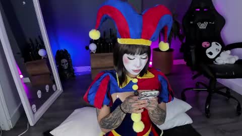 Snapshot of ravenwitch_ chatting on June 2026 07:46:01 PM Raven Witch online show from June 2026 07:46:01 PM
