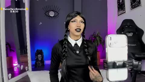 Snapshot of ravenwitch_ chatting on June 2026 12:33:01 PM Raven Witch online show from June 2026 12:33:01 PM