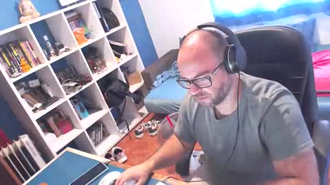 ravingr3d3 online show from September 2025 09:22:02 AM