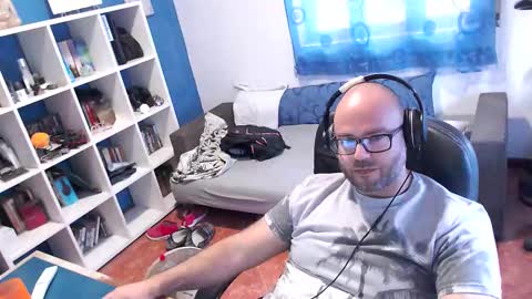 ravingr3d3 online show from October 2025 01:34:01 PM