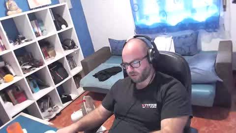 ravingr3d3 online show from October 2025 09:43:02 AM