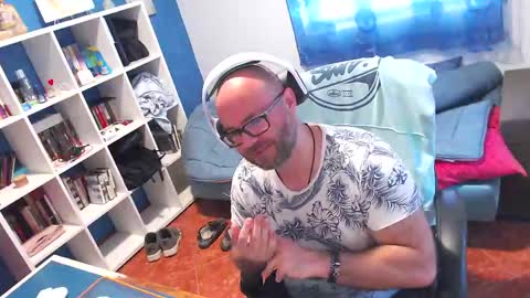 ravingr3d3 online show from April 2026 10:51:02 AM