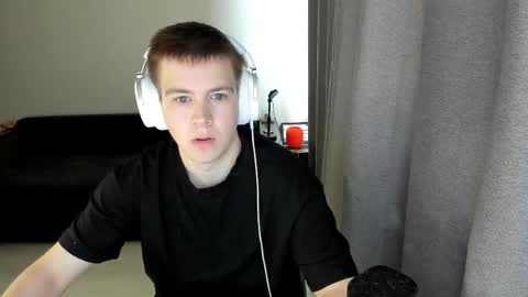 Snapshot of ray_hill chatting on April 2026 04:39:02 AM Ray online show from April 2026 04:39:02 AM