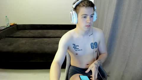 Snapshot of ray_hill chatting on April 2026 06:46:01 AM Ray online show from April 2026 06:46:01 AM