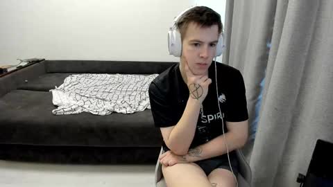 Snapshot of ray_hill chatting on April 2026 04:59:01 AM Ray online show from April 2026 04:59:01 AM