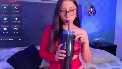 Snapshot of ray_lily chatting on April 2026 08:43:02 PM Lilia online show from April 2026 08:43:02 PM
