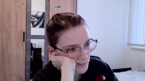 Snapshot of ray_lol chatting on April 2026 05:12:02 PM Ray-Ray online show from April 2026 05:12:02 PM