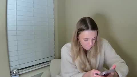 RayBabe online show from December 2025 03:12:01 AM