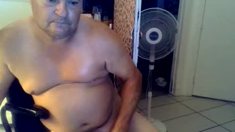 raymanjr52 online show from April 2026 01:42:02 AM