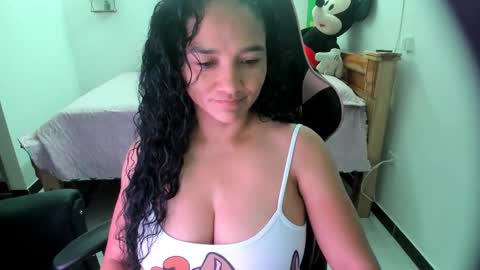 Danna online show from October 2025 03:57:02 PM