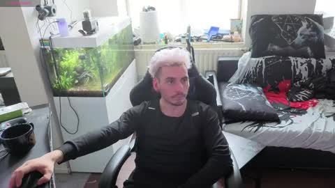 Snapshot of rayzel31 chatting on April 2026 11:42:01 AM Rayzel online show from April 2026 11:42:01 AM