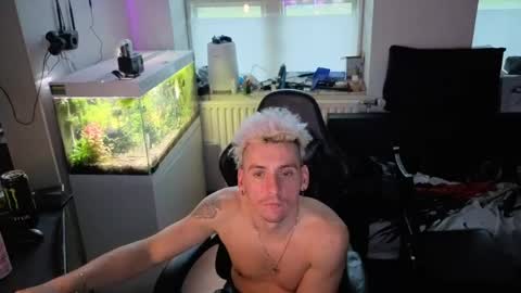 Snapshot of rayzel31 chatting on April 2026 06:43:02 PM Rayzel online show from April 2026 06:43:02 PM