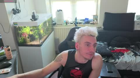 Snapshot of rayzel31 chatting on April 2026 02:36:02 PM Rayzel online show from April 2026 02:36:02 PM