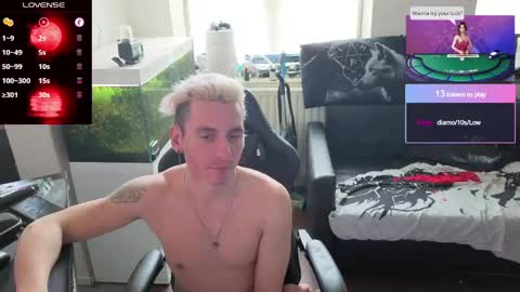 Snapshot of rayzel_white chatting on May 2026 02:45:01 PM Rayzel White online show from May 2026 02:45:01 PM