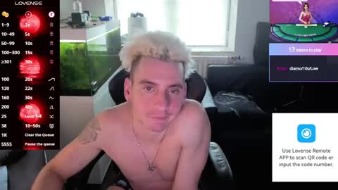 Snapshot of rayzel_white chatting on May 2026 05:50:02 PM Rayzel White online show from May 2026 05:50:02 PM