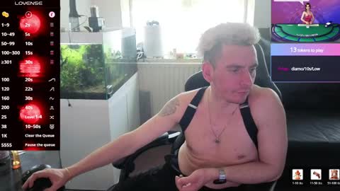 Snapshot of rayzel_white chatting on May 2026 01:20:02 PM Rayzel White online show from May 2026 01:20:02 PM
