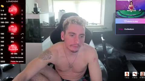 Snapshot of rayzel_white chatting on June 2026 02:11:01 PM Rayzel White online show from June 2026 02:11:01 PM