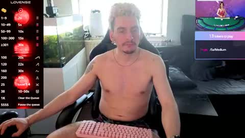 Snapshot of rayzel_white chatting on June 2026 10:59:02 AM Rayzel White online show from June 2026 10:59:02 AM