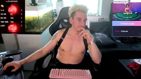 Snapshot of rayzel_white chatting on July 2026 05:02:01 PM Rayzel White online show from July 2026 05:02:01 PM