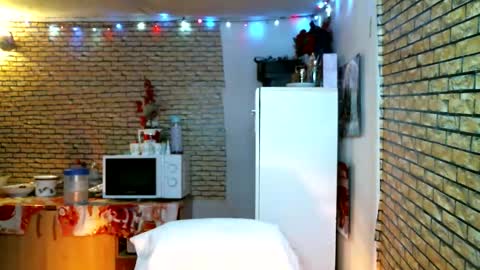 real_coupl3 online show from February 2026 08:58:01 PM