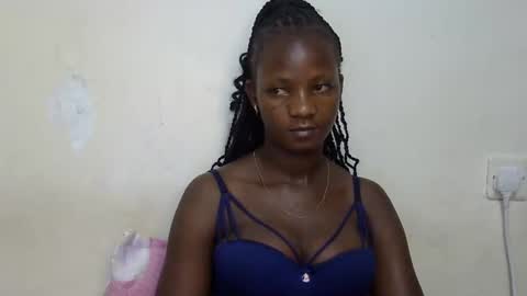 Snapshot of realqueen_ chatting on March 2025 07:39:01 PM queen online show from March 2025 07:39:01 PM