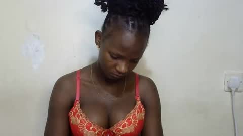 Snapshot of realqueen_ chatting on March 2025 03:11:01 AM queen online show from March 2025 03:11:01 AM