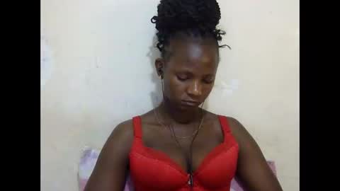 Snapshot of realqueen_ chatting on March 2025 05:45:01 PM queen online show from March 2025 05:45:01 PM