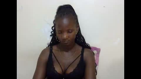 Snapshot of realqueen_ chatting on March 2025 07:27:02 PM queen online show from March 2025 07:27:02 PM