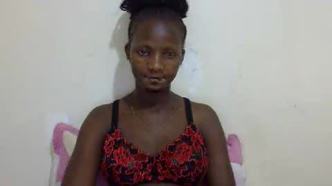 Snapshot of realqueen_ chatting on March 2025 05:39:01 PM queen online show from March 2025 05:39:01 PM