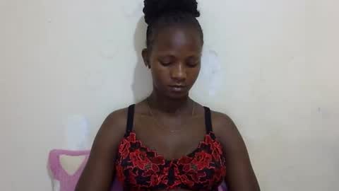 Snapshot of realqueen_ chatting on March 2025 08:42:01 PM queen online show from March 2025 08:42:01 PM