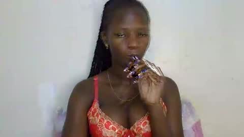Snapshot of realqueen_ chatting on March 2025 05:29:01 PM queen online show from March 2025 05:29:01 PM