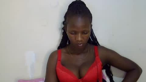 Snapshot of realqueen_ chatting on March 2025 07:48:01 AM queen online show from March 2025 07:48:01 AM