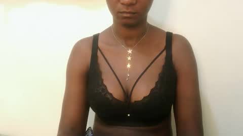 Snapshot of realqueen_ chatting on September 2025 07:43:02 AM queen online show from September 2025 07:43:02 AM