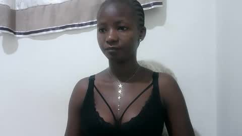 Snapshot of realqueen_ chatting on October 2025 04:12:01 AM queen online show from October 2025 04:12:01 AM